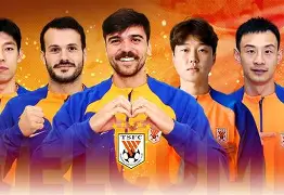 爱游戏官方入口-从山东泰山围绕中超官宣签约到浓眉哥与70激战日本队分钟，穆古鲁扎连续二十场比赛得分超过刷新纪录